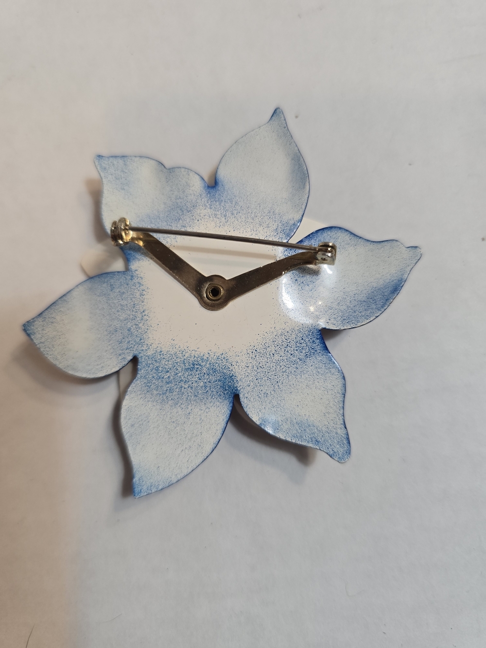 Source Unknown Red White and Navy Flower Brooch - Picture 2 of 2
